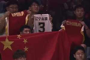 赵继伟赛后更新社媒：中国队！嗯！血性还在！