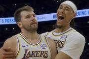 随心所欲！东契奇胯下突破钻人缝 随手一撂抛投进筐2+1！