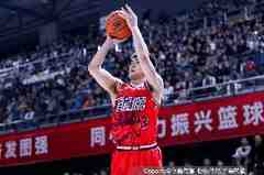 效率可以！郭艾伦半场替补8分钟4中3拿到7分 正负值+6