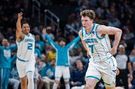 黄蜂以20+分差击败近三年卫冕冠军 NBA历史第四队&近60年来首队