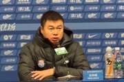 于根伟:黄嘉辉踢右中卫想解决出球问题,吴兴涵总体表现可以