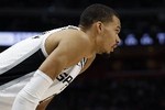 顶不住！文班亚马半场10分钟13中5拿到14分6板 三分7中3