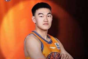 继续为热爱全力以赴！祝上海男篮球员董灏24岁生日快乐?