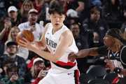 杨瀚森：NBA的联防像一朵花一样不停缩放 第一次见到这么快的转换