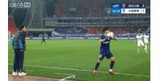 三外援各进一球！郑浩乾右路传中，贝维斯头球破门打进处子球