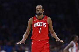 KD7失误！雷迪克：下半场防守非常好 成功限制了KD持球并制造失误
