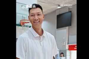 好久不见！易建联现身深圳 出席旗下薪火阵营活动