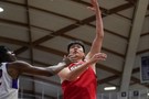 摸不到球！杨瀚森上半场4投3中拿到6分7板 抢到3个前场篮板