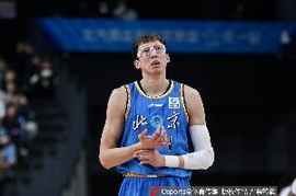 北京末节最后多亏用了斯佩尔曼&周琦 再把杰曼拿回来估计又要凉了