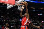 泰伦·卢：在最后时刻把球交到小卡手里 我们就有了很大的胜算