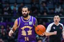 媒体人:里勒今天状态不够好 但最后时刻手真硬 不愧是战神