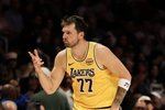 阿里纳斯:湖人输3场就像天塌了一样 东契奇带队82胜0负才能拿MVP