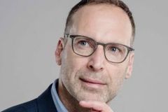 凡尔赛!小学智商158全球1%,43岁切赫:最近再测降了不少,才135