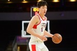 记者:杨瀚森应该多打G联盟 在开拓者有一阵子枯坐板凳有点可惜