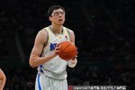 15分12板3帽！媒体人：周琦几乎一己之力让首钢篮下成为禁区