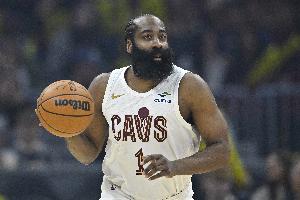 穿针引线+无解单挑！哈登半场10中5 得到15分2篮板6助攻1抢断