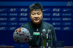 东体:李金羽曾在更衣室严厉斥责外援,多次赛后不与对手主帅握手