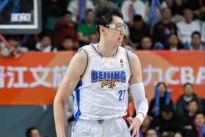 媒体人:广东男篮三军用命 北京男篮拼劲不足 周琦明显体能耗尽