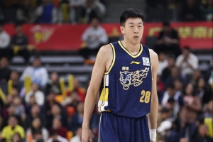 媒体人:广东想引进内线很难 找不到既快又能护筐的 只能自己培养