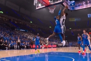 刚猛！卡斯尔奋力冲击试图隔扣SGA 被后者犯规破坏