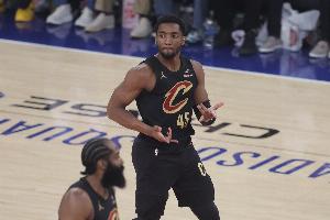 米切尔:我们今年打了两轮抢七 所以0-2落后并不是最大的挑战