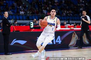 陈盈骏:这样结束赛季很不甘 但会将负面情绪释放掉 专心陪伴女儿