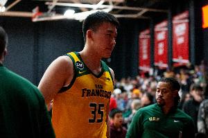 王俊杰：NCAA偏职业化 我们年轻人和很多大五大六球员竞争很困难