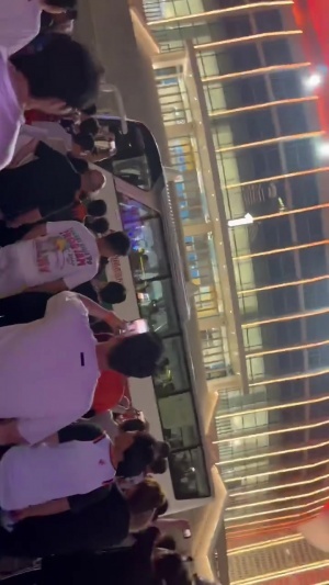 ?杀人诛心啊！球迷赛后对着广厦大巴车齐声高呼：谢谢孙铭徽！