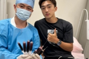 深圳新鹏城球员玄智健晒治疗照：从大腿抽了八管积液?