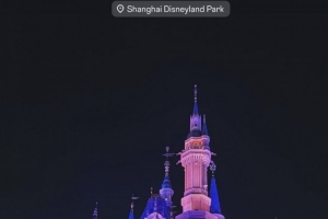 克雷桑社媒晒上海迪士尼游玩照,昨日女友晒照一起在成都游玩