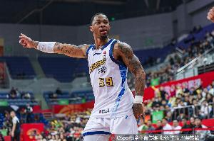媒体人:广厦明显简化战术体系 更依赖主力短轮换的篮下终结能力