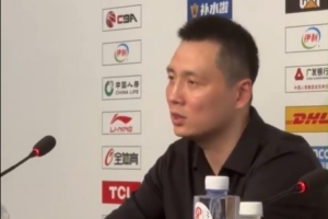 卢伟:尽管输了还是要表扬一下队员们 一直拼到最后没有放弃