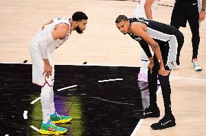 老里:文班G1节奏太快了 而且有6个失误大多还都是运球导致的