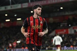 奥莱报:阿根廷队最可能补招塞内西,他正在伊比萨岛度假