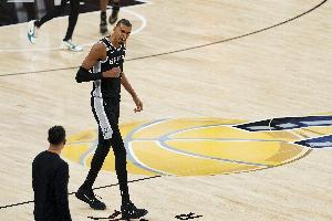 Skip:文班关键时刻像个地球人 他绝对受到了NBA的过度保护