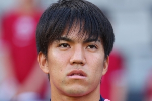 记者:沙尔克04签下23岁日本中场田中聪,激活球员100万欧解约金
