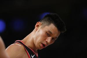 林书豪:为了留在尼克斯 我曾跟经纪人说 能否让火箭降低合同开价