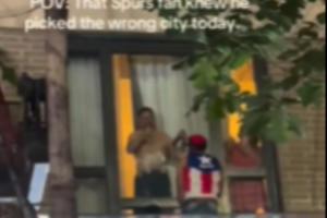 一刺蜜躲在酒店房间自以为安全了 被尼克斯球迷爬窗“问候”?
