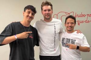 ?好像又瘦了些？东契奇现身马德里参加活动 新发型有丶小帅啊