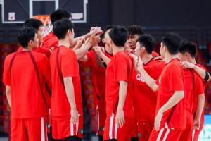 直播吧:男篮21日热身赛对手澳大利亚阵容多是年轻人 超新星在列