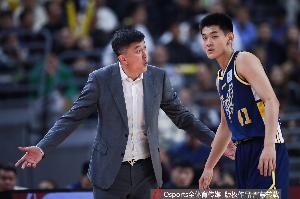 解说:杜锋可能说话登味太重&孩子更喜欢春风化雨 他也有路径依赖