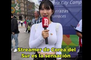傲人身材！韩国女主播在墨西哥大受欢迎，现场球迷争相合影