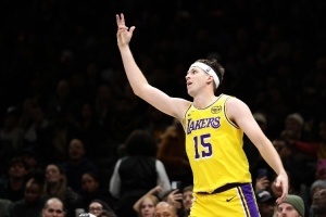 落选秀逆袭!薪资专家:里夫斯下赛季薪资将排NBA后卫第16位!