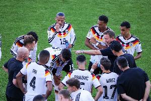 战车冲击力不再!图片报:身体对抗吃亏在德国队更衣室内引发讨论