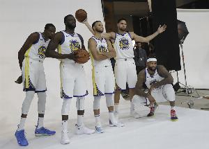 当年也算震惊联盟了!8年前的今天:考辛斯1年530万加盟勇士