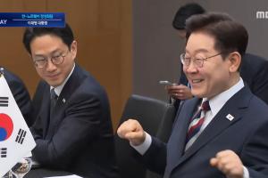 世界杯最火庆祝?韩国总统李在明与挪威首相会晤，模仿划船庆祝
