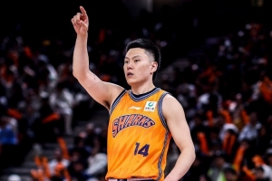 队记：上海和李弘权达成两年C类合同续约 球员在薪资上做了让步