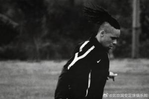 国安官方:沉痛获悉前球员马努因车祸不幸离世,向其家人致以哀悼